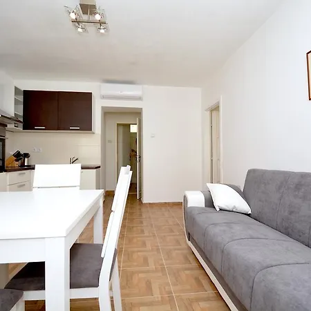 Old Town Twins Apartment