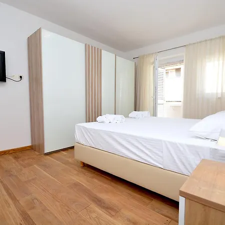 Old Town Twins Apartment